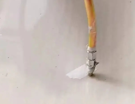 张家口市瓷砖空鼓维修公司专业解答在瓷砖铺贴过程中，如果使用的砂料过粗（如全部使用了粗砂），可能会导致以下问题
